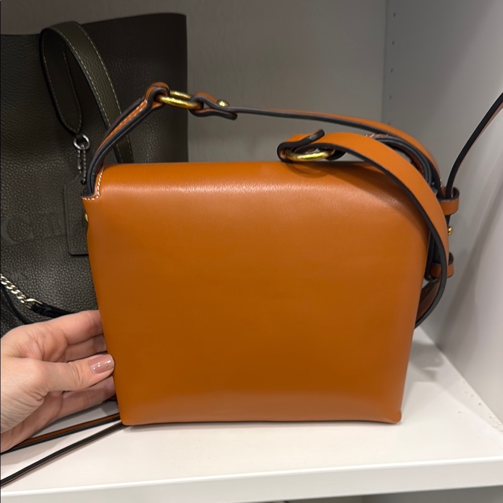 Tory Burch Brown Leather Crossbody Bag with Logo ๐ - Picture 3 of 3